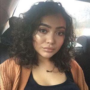 Meet your Posher, Yesi